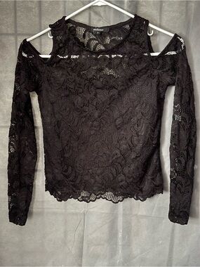 Juniors S Black long sleeve lacey floral pattern crop top cold shoulder Ambiance